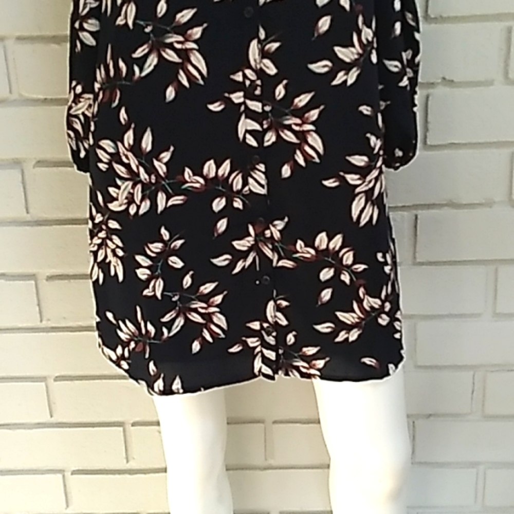 Collective Concepts Navy Ruffled Cold Shoulder Button Up Dress. Size Small - Picture 5 of 11